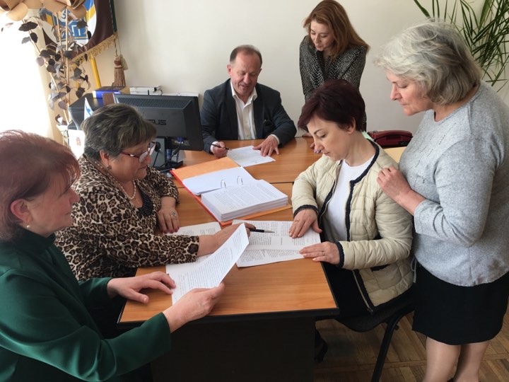 Робота експертної комісії у складі доц.Олійник М.І. та доц. Пісоцької Л.С..jpg